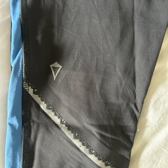 Ivviva Cropped Leggings - Picture 2 of 3